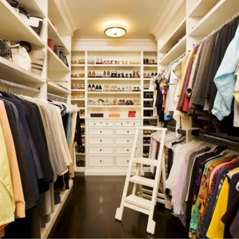 40+ Easy Tricks For A Clutter Free Closet