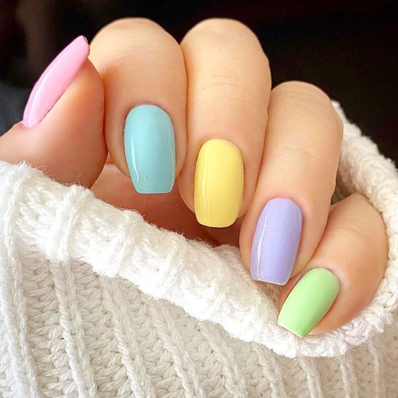 How to Choose the Right Spring Nail Color